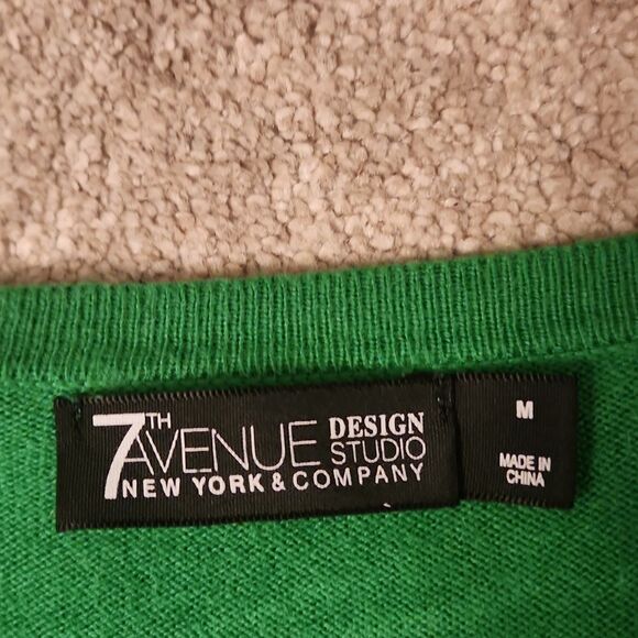 New York & Company Green Buttoned Cardigan w/ Shortsleeves Size M - Picture 2 of 8
